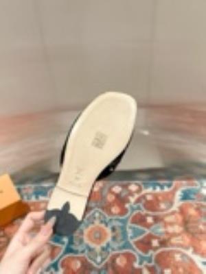 wholesale quality women louis vuitton shoes model no. 526